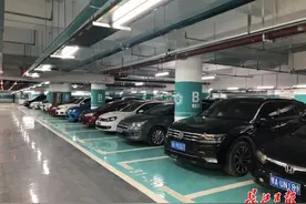 东湖听涛景区旁新开一停车场，地下两层共617个车位图片