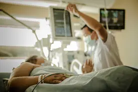 亲人不幸进了ICU，会经历哪些“酷刑”？先给你介绍4个图片