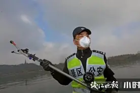 舍不得说再见！西湖里捞出财物200万，守护景区40年的杭州“捞哥”要退休了图片