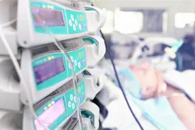 “千年一遇”大暴雨中的郑州医院：全面停电，里面的病人怎么办？图片