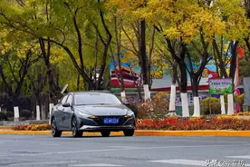 一箱油能跑1千公里？试驾北京现代第七代伊兰特图片