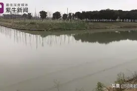 男子骑电三轮刮倒人拖行百米！三路人追上去后，肇事者坠河身亡！图片