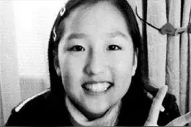 9岁女孩放学时失踪，10年杳无音信，后在一墙之隔的邻居家找到图片