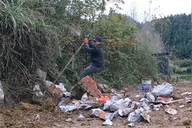 小伙自建房遇到石头，雇挖机要3000元，只有自己一锤锤的打了！视频封面