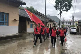 金堆镇开展“迎七一践初心，助力脱贫攻坚”主题党日活动图片