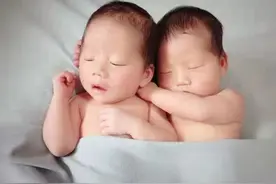 龙凤胎女婴患罕见病ICU等救命药，坚强妈妈苦苦支撑盼女儿新生图片