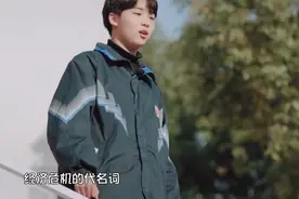 父母半夜吃独食，还骗儿子家里经济困难，儿子：我是你们亲生的吗图片