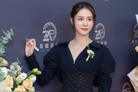 林峯爱妻投资开设车行，手提3万名牌包包出镜，遭网友吐槽掉档次图片