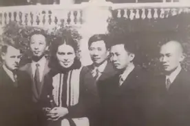 首任空军司令员刘亚楼：让共和国战鹰飞向蓝天图片