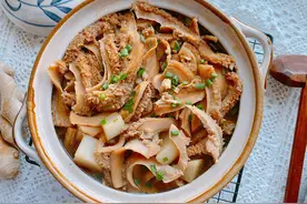 牛肚别再炒着吃，加个萝卜一炖，软烂入味，热乎乎一锅吃着真过瘾图片