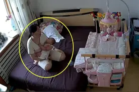 请保姆后儿子天天“犯困”，爸妈看完监控，奖励保姆3万块钱图片