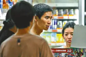 “船王”包玉刚外孙，继承财产3000亿，陪女友看电影却从不带保镖图片