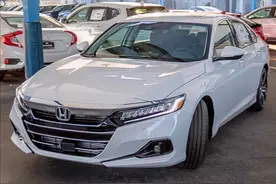 大众迈腾的“劲敌”，2.0T引擎+10AT，全新雅阁进店实拍，真霸气图片