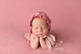 新生儿出生趣事图片