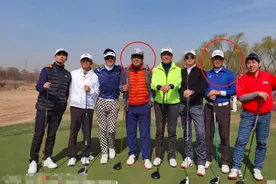 孙楠约众星打高尔夫，穿紧身格子裤姿势妖娆，与王宝强搂肩显熟络图片
