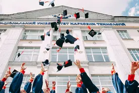 毕业即转行：医学生抛弃“白大褂”明智吗？图片