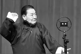 网友五一途径单田芳墓，六字墓志铭引网友泪奔，老先生精神永存图片