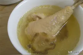 在孩子青春期的时候，妈妈们喜欢炖三七炖鸡给孩子喝，每星期一次图片