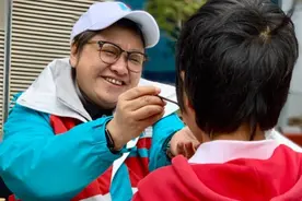 49岁韩红回应健康问题，减肥后脸瘦了一大圈，称很多指标正常了图片