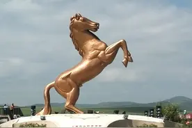 几组关于“马”的雕塑图片