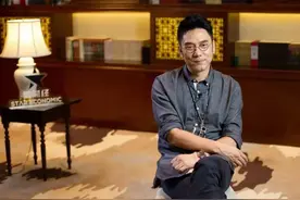他从过气歌手变成亿万富翁，2任妻子皆是贵人图片