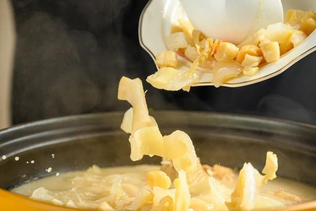 翅骨花胶煲鸡 2026年翅骨花胶煲鸡汤的做法