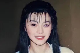 范冰冰20岁青涩照曝光，湿发素装很灵气，自信网友：普通校花水平图片