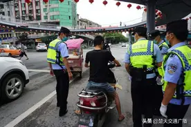 心大！图省事，男子用纸箱“转运”七个月大的儿子图片