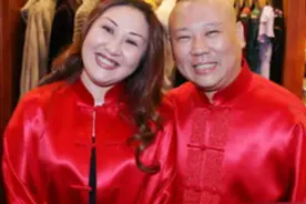 看完郭德纲的妻子，再看于谦的妻子，网友：难怪老郭眼馋图片