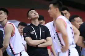 正式离队！辽篮争议教练意外下课 自愿为总决赛背锅 李洪庆看走眼图片