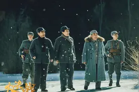 《大决战》的两个女主，一个贴近历史，一个选择虚构图片