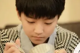 出生于普通家庭的王俊凯，最近有一篇文章火了图片