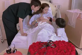麦迪娜姜潮官宣产女，晒出产后全家福，三个细节让二胎妈妈羡慕图片