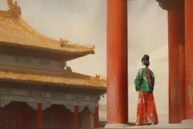 故事：和亲做王妃被冷落半载，她卷包袱负气离家，王爷红着眼追来图片