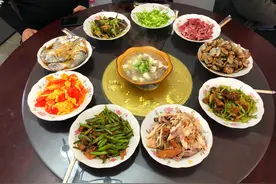 老公出差回来，公爹做10道菜接风，没山珍海味，却温馨难得图片