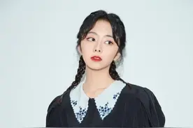 圆脸的女生要拒绝长直发，显脸大不好看，换这5种发型甜美又可人图片