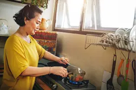 一位58岁阿姨的自述：跟儿女保持一碗汤的距离，是一个错误图片