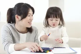孩子成长离不开陪伴，但父母要注意，“过度陪伴”却会绑架了孩子图片
