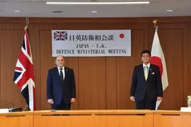 赖在南海不走？英国将在亚太永久部署两艘军舰，中国利刃准备出鞘图片