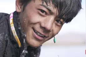 《丁真的世界》制片人谈丁真爆红：太多人追逐屏幕上的丁真 不希望他成为“快销品”图片