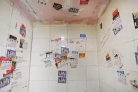 高校女厕所里的高薪兼职：过万薪水背后，是见不了光的灰色产业链图片