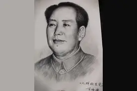 富拉尔基区北群社区退休党员手绘伟人毛泽东、周恩来图片