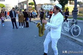 你一定不能错过的意大利街头萨克斯艺术家，美景加音乐超级浪漫图片