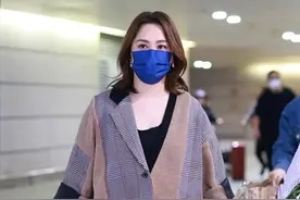 阿娇发胖像有130斤，大码西装配阔腿裤矮了一截，拿20万包像富婆图片