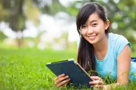 “我女儿14岁了，比我还高，我打不过她”妈妈伤心地说图片