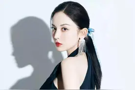 美女壁纸—“高级黑”美女图片