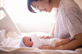 新生宝宝，身上一块青紫，奶奶说是胎记，医生却说，这东西能要命图片
