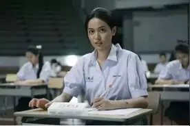 不愧是泰国！校规严格，连校服都比中国的讲究这么多？图片