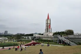 南宁江南区的码头，修建一个教堂后就红了，连青秀区的都跑来看图片