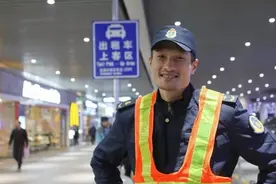 曾经的CBA冠军，退役后指挥交通，妻子是红极一时的啦啦队队长图片